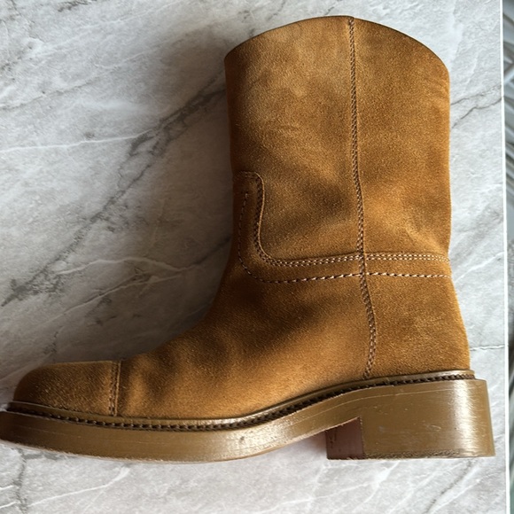 Chanel women’s great condition 100% authentic Tan Suede Boots size 37.5 - Picture 6 of 10